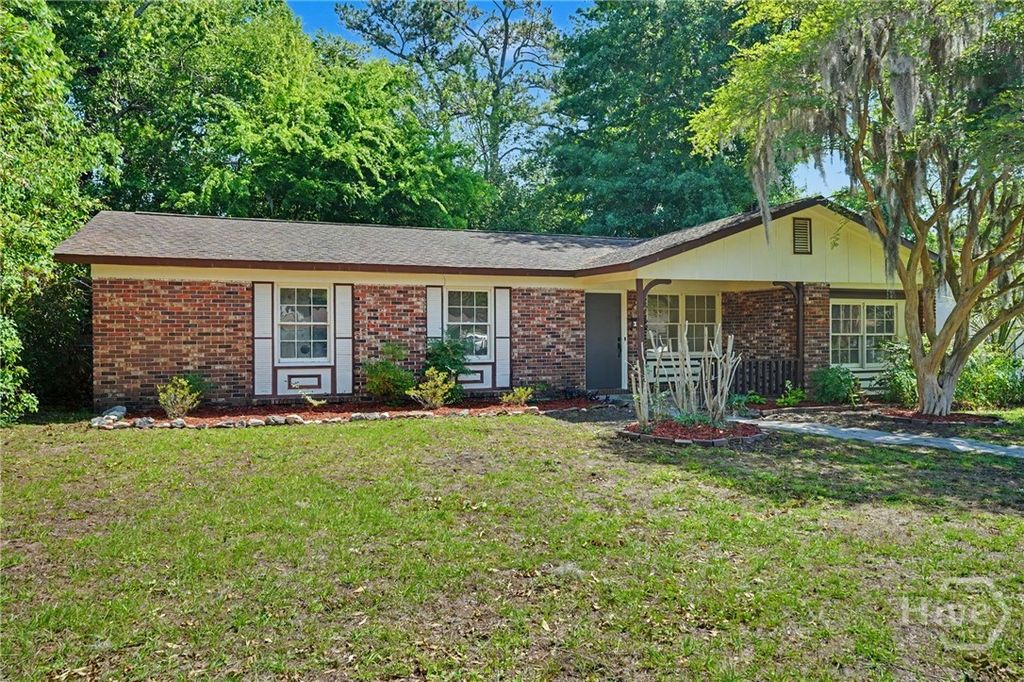 Image 3 of property listing at 10 Port Royal Drive, Savannah, GA 31410