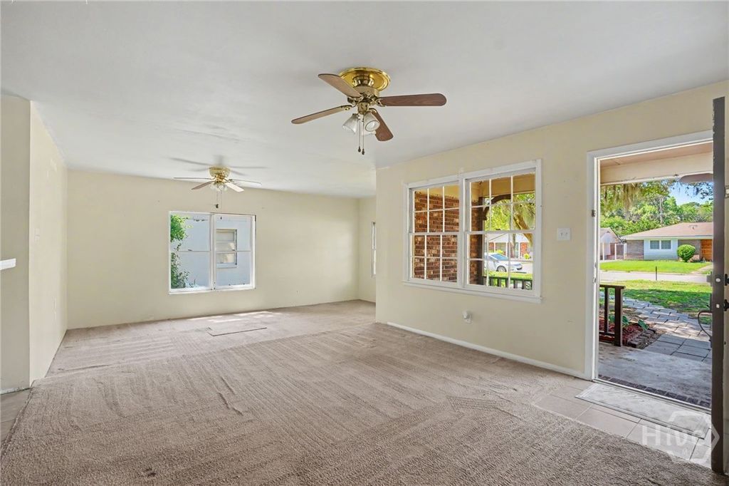 Image 6 of property listing at 10 Port Royal Drive, Savannah, GA 31410