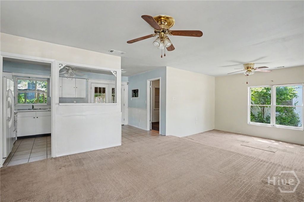 Image 8 of property listing at 10 Port Royal Drive, Savannah, GA 31410