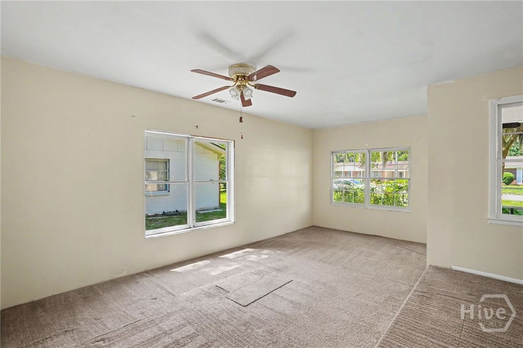 Image 9 of property listing at 10 Port Royal Drive, Savannah, GA 31410
