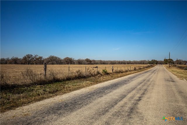 1387 County Road 304, Floresville, TX 78114