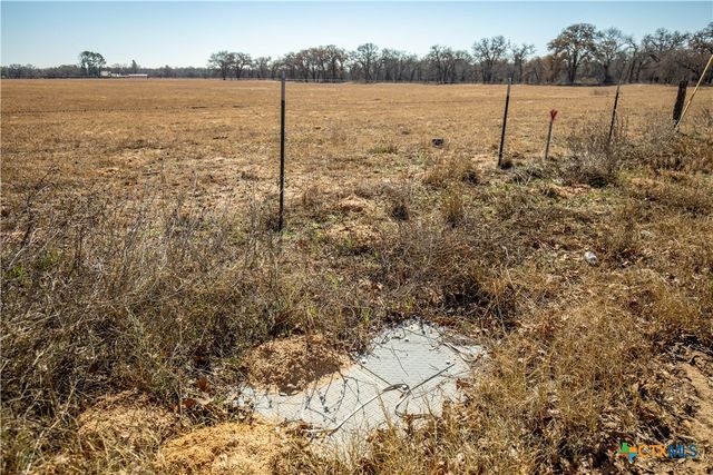 1387 County Road 304, Floresville, TX 78114