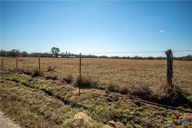 1387 County Road 304, Floresville, TX 78114