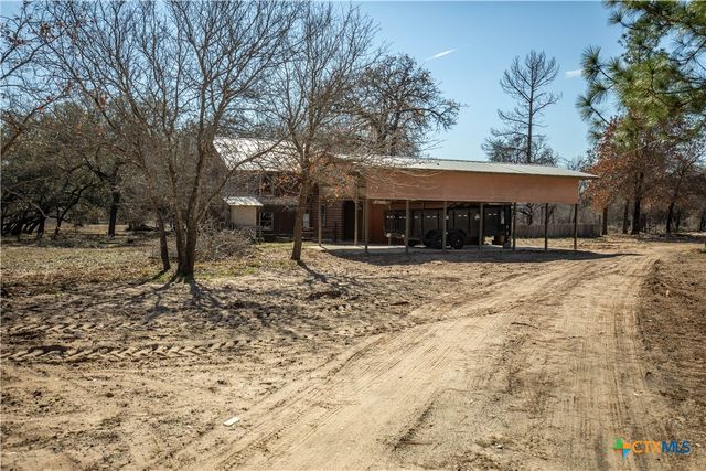 1387 County Road 304, Floresville, TX 78114