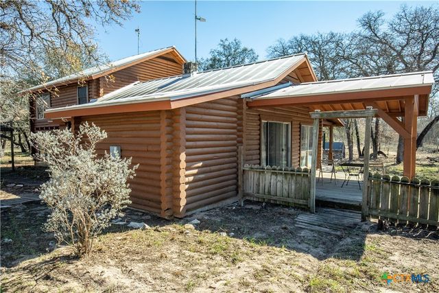 1387 County Road 304, Floresville, TX 78114