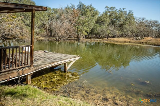 1387 County Road 304, Floresville, TX 78114