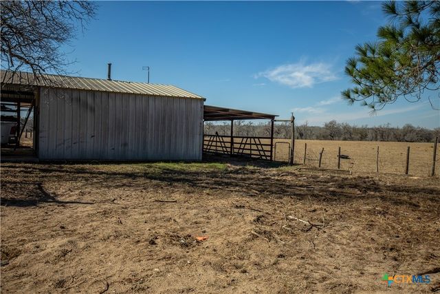 1387 County Road 304, Floresville, TX 78114