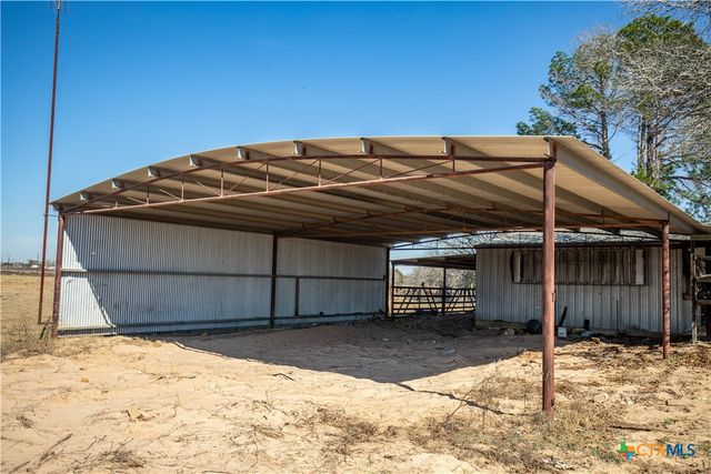 1387 County Road 304, Floresville, TX 78114