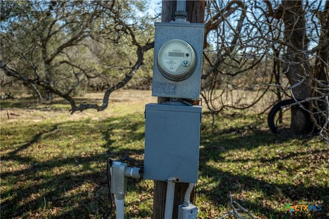 1387 County Road 304, Floresville, TX 78114