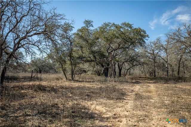 1387 County Road 304, Floresville, TX 78114