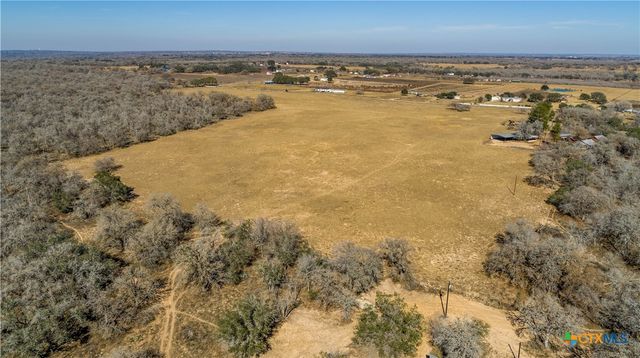 1387 County Road 304, Floresville, TX 78114