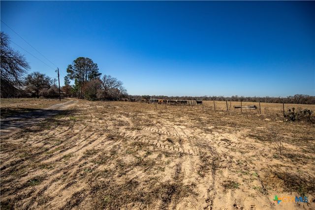 1387 County Road 304, Floresville, TX 78114