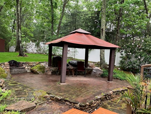 47 Kingsbury Rd, Norfolk, MA 02056