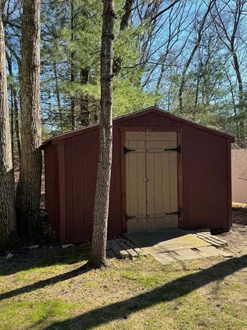 47 Kingsbury Rd, Norfolk, MA 02056
