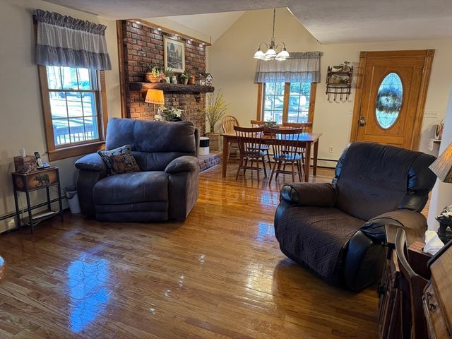 47 Kingsbury Rd, Norfolk, MA 02056