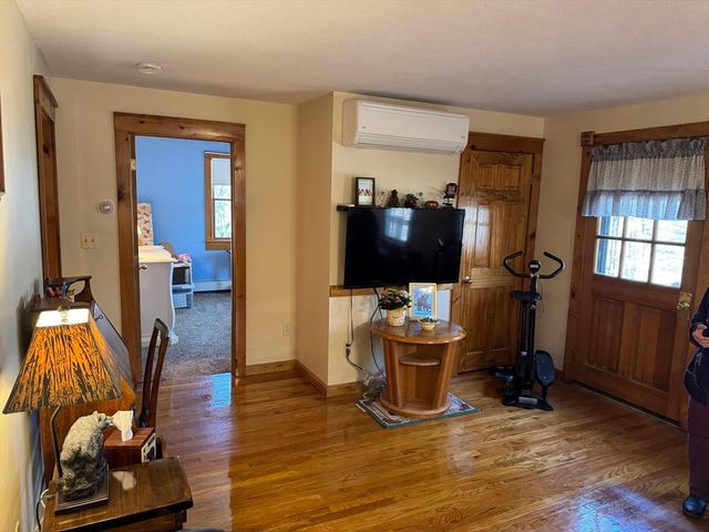 47 Kingsbury Rd, Norfolk, MA 02056