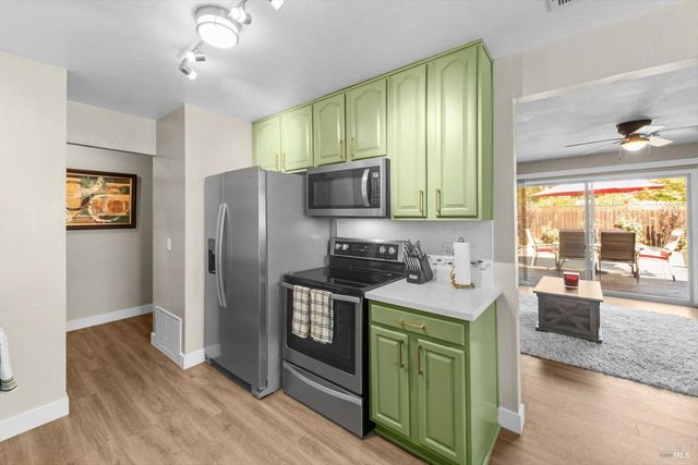1293 Devonshire Dr, Vacaville, CA 95687