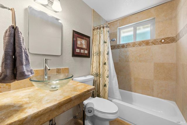 1293 Devonshire Dr, Vacaville, CA 95687