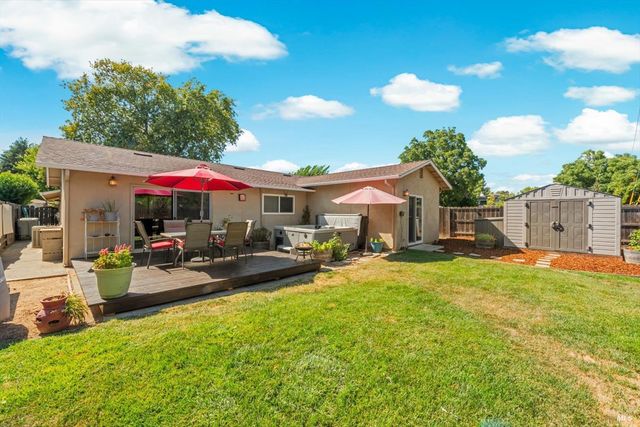 1293 Devonshire Dr, Vacaville, CA 95687