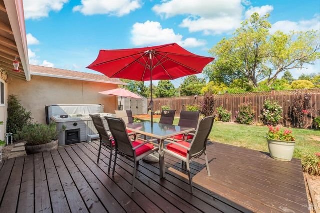 1293 Devonshire Dr, Vacaville, CA 95687