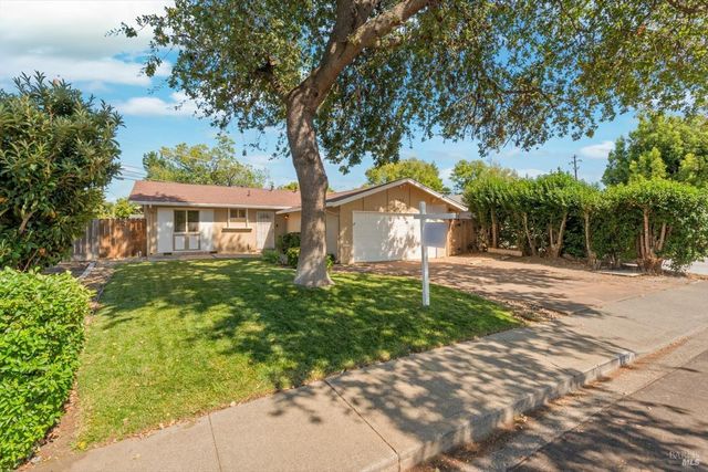 1293 Devonshire Dr, Vacaville, CA 95687