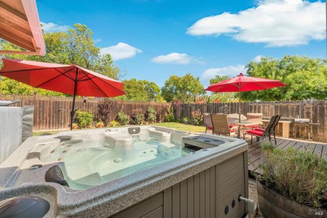 1293 Devonshire Dr, Vacaville, CA 95687