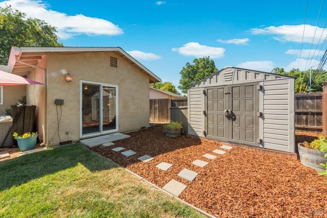 1293 Devonshire Dr, Vacaville, CA 95687