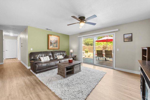 1293 Devonshire Dr, Vacaville, CA 95687