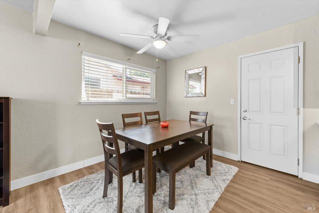 1293 Devonshire Dr, Vacaville, CA 95687
