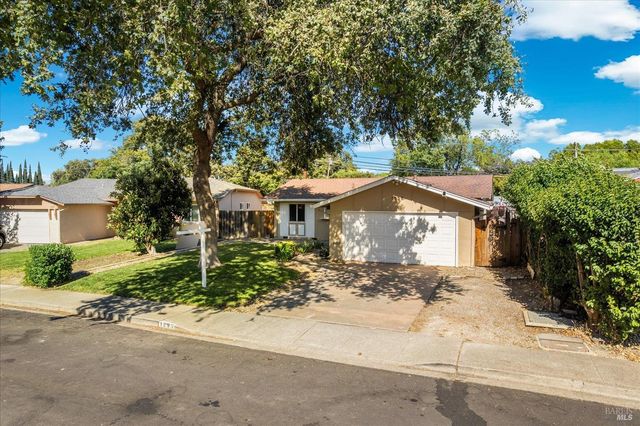 1293 Devonshire Dr, Vacaville, CA 95687