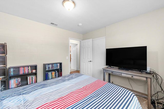 1293 Devonshire Dr, Vacaville, CA 95687