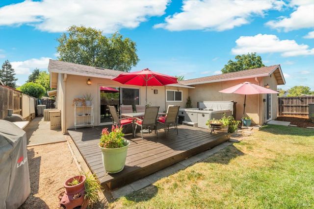 1293 Devonshire Dr, Vacaville, CA 95687