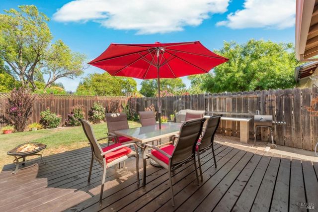 1293 Devonshire Dr, Vacaville, CA 95687