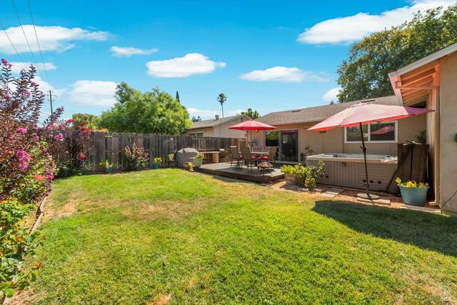 1293 Devonshire Dr, Vacaville, CA 95687
