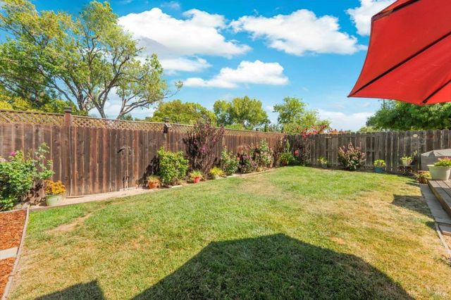 1293 Devonshire Dr, Vacaville, CA 95687