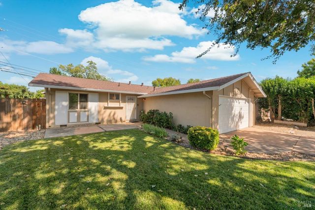 1293 Devonshire Dr, Vacaville, CA 95687