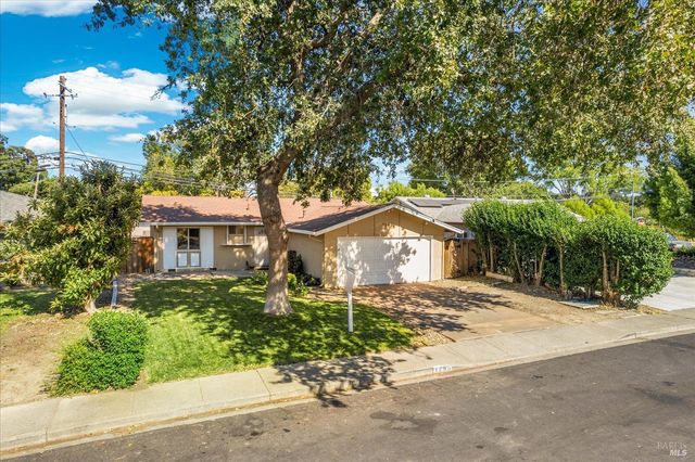 1293 Devonshire Dr, Vacaville, CA 95687