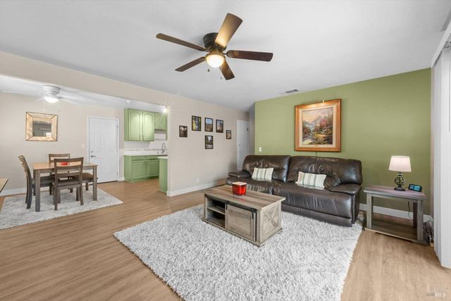 1293 Devonshire Dr, Vacaville, CA 95687