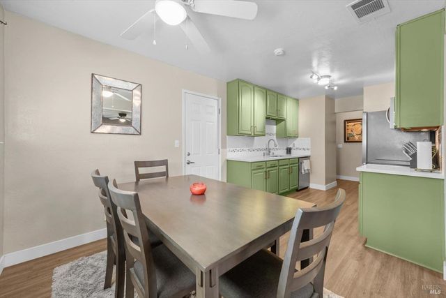 1293 Devonshire Dr, Vacaville, CA 95687