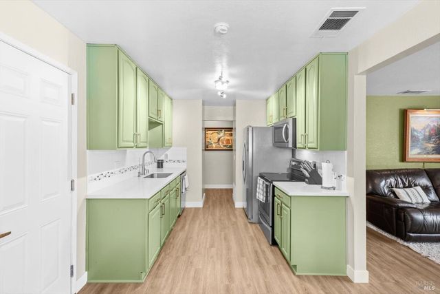 1293 Devonshire Dr, Vacaville, CA 95687
