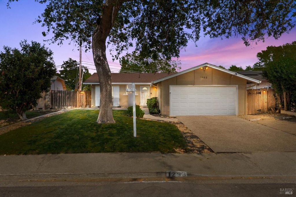 1293 Devonshire Dr, Vacaville, CA 95687