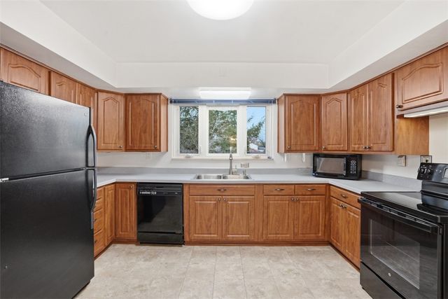 1150 Arrowood Dr, Mt Lebanon, PA 15243