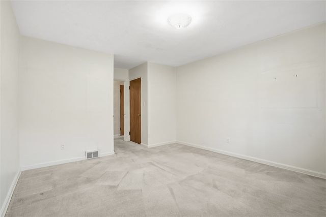 1150 Arrowood Dr, Mt Lebanon, PA 15243