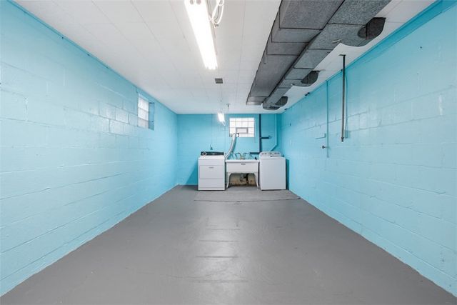 1150 Arrowood Dr, Mt Lebanon, PA 15243