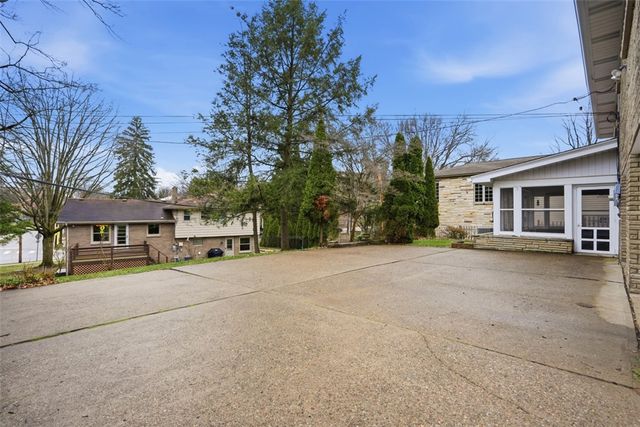 1150 Arrowood Dr, Mt Lebanon, PA 15243