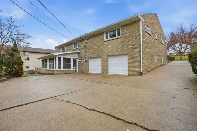 1150 Arrowood Dr, Mt Lebanon, PA 15243