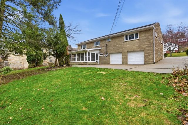 1150 Arrowood Dr, Mt Lebanon, PA 15243