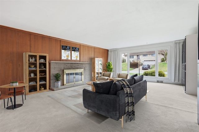 1150 Arrowood Dr, Mt Lebanon, PA 15243