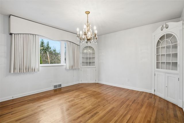 1150 Arrowood Dr, Mt Lebanon, PA 15243