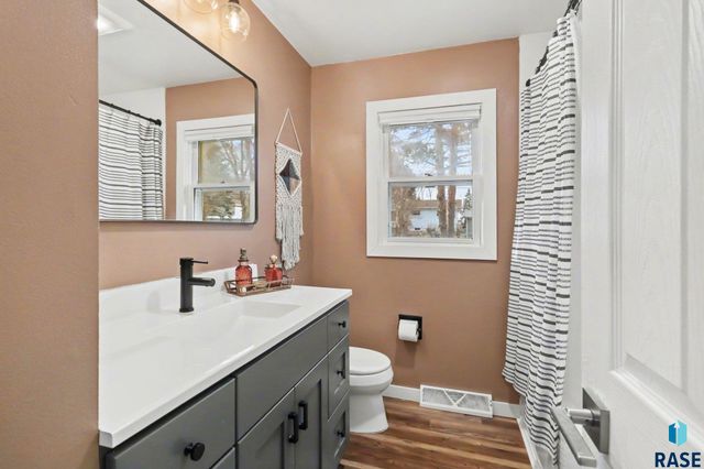 4701 W 37th St Street, Sioux Falls, SD 57106